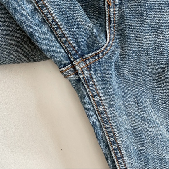 ABERCROMBIE • Ultra High Rise 90s Slim Straight Jean in Medium Destroy - Picture 6 of 13